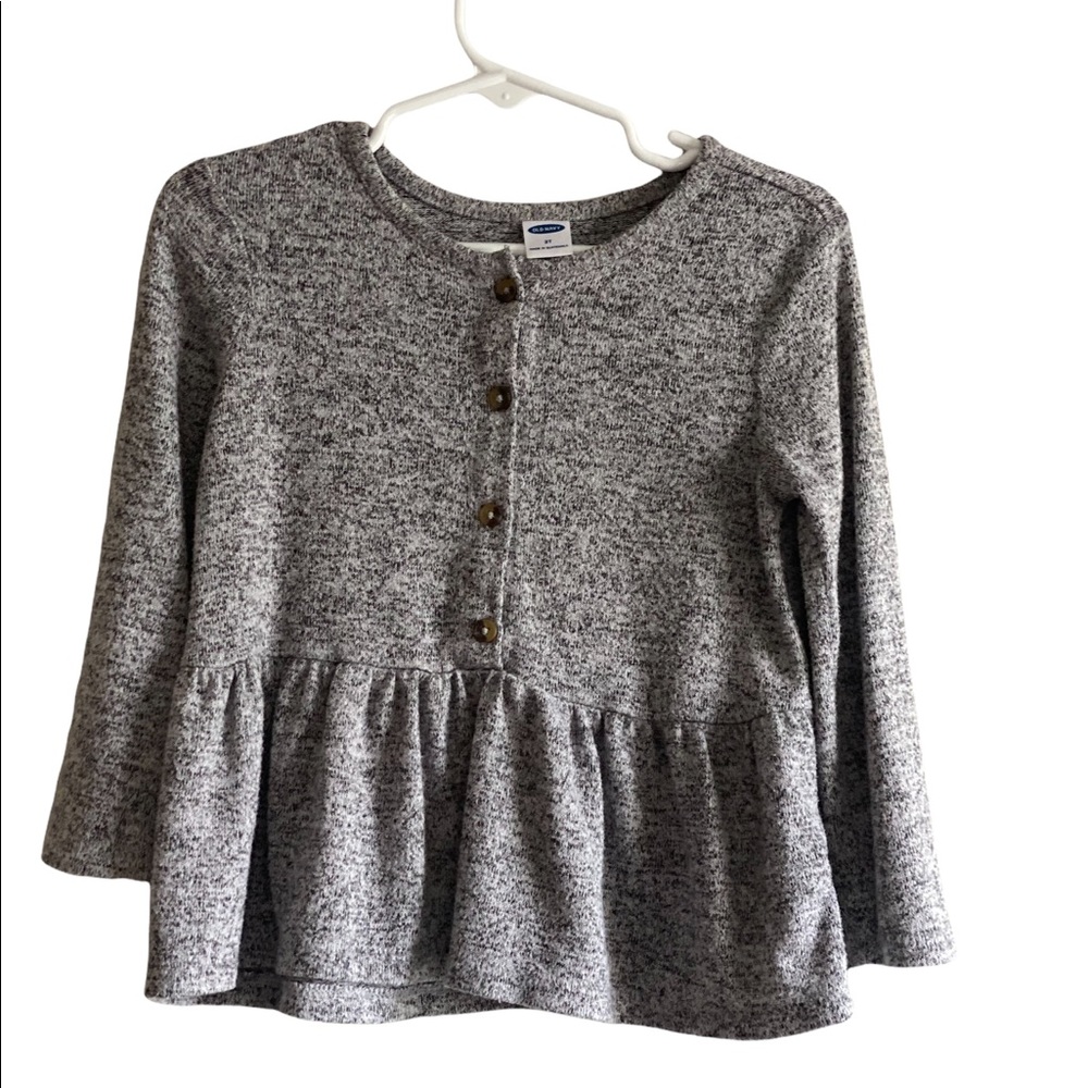 Old navy toddler girl 2T long sleeve knit top with button detail